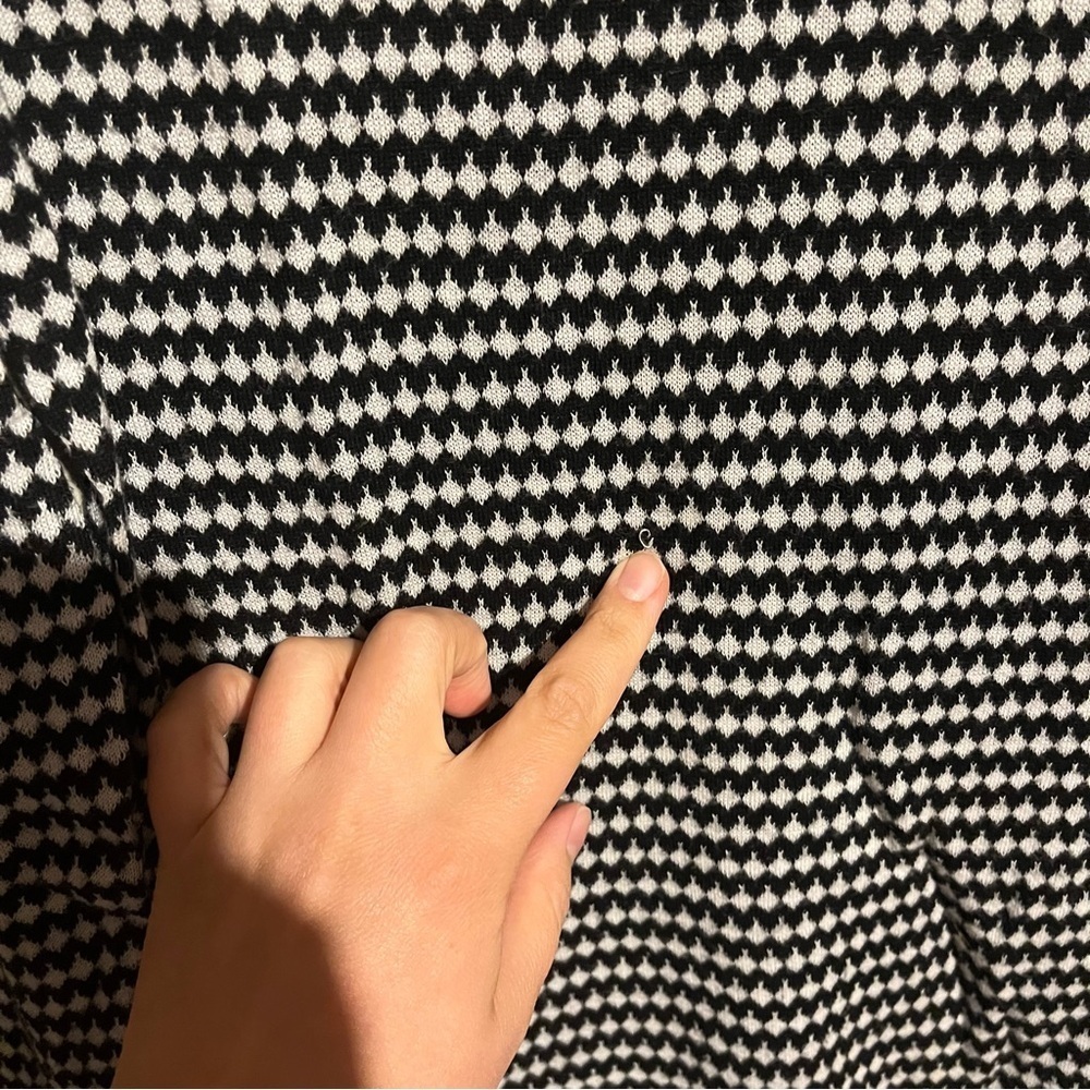 Halogen Sweater Womens XS Long Sleeve Geometric Design Black White Cotton Modal - Picture 4 of 9